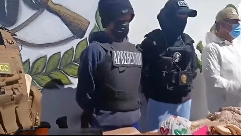Cae la «warmi ladrona»: un hombre se disfrazaba de mujer para cometer robos en El Alto