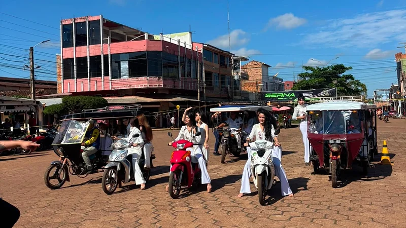 Candidatas al Miss Bolivia 2026 recorren Guayaramerín en motocicletas