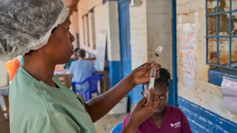 Brote de ébola en RD del Congo deja 828 fallecidos y más de 2.100 contagios