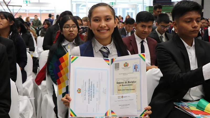 Bachilleres en Bolivia recibirán por primera vez un título digital y gratuito