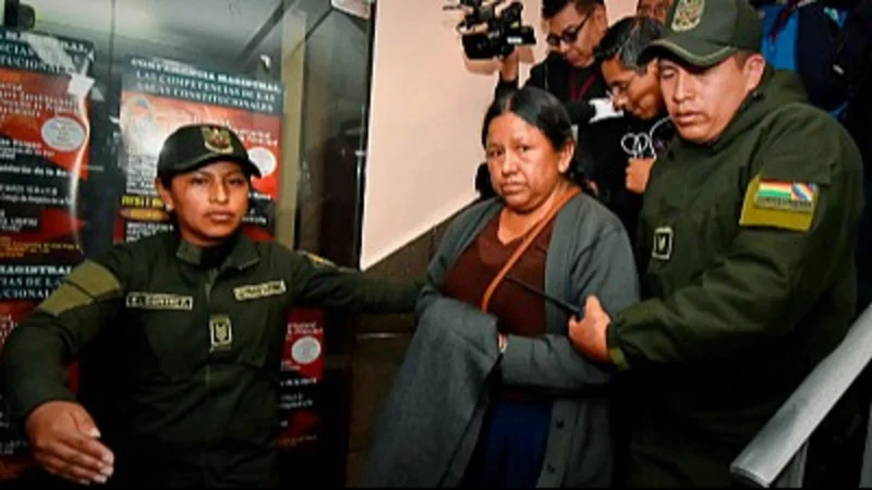 Interpol mantiene vigente la notificación roja contra Nemesia Achacollo