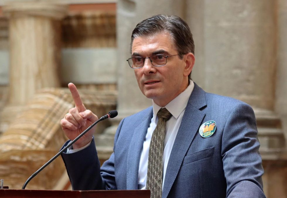 Paz anuncia decretos para reactivar sectores afectados por los bloqueos