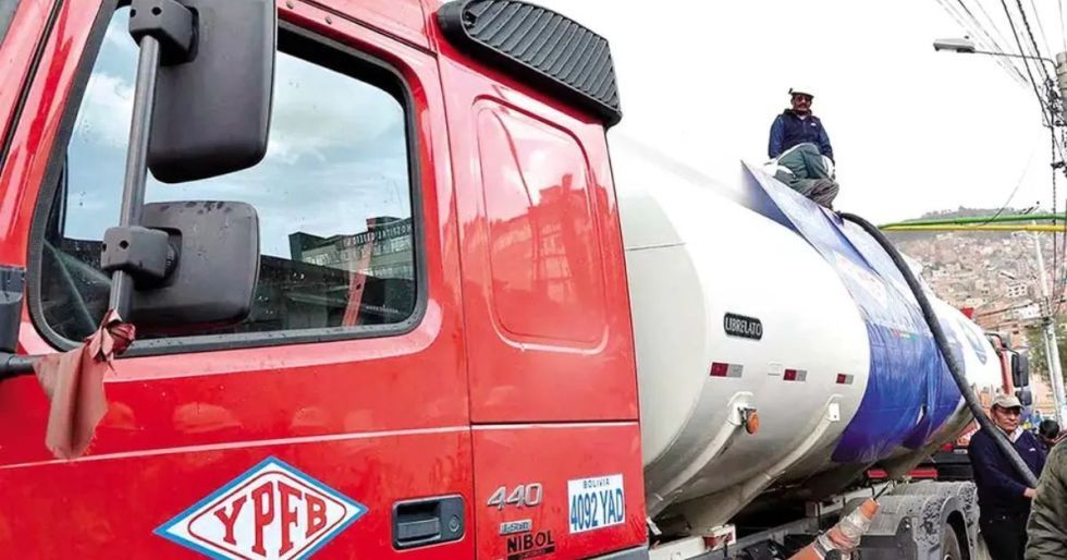Más de 40 millones de litros de combustible esperan descarga en Arica por mal clima