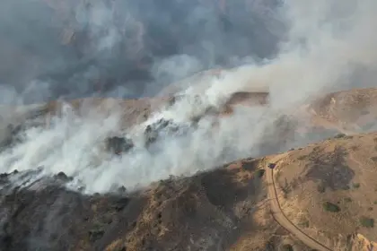 Incendio forestal mantiene en emergencia a Quirusillas y moviliza brigadas en Tarija