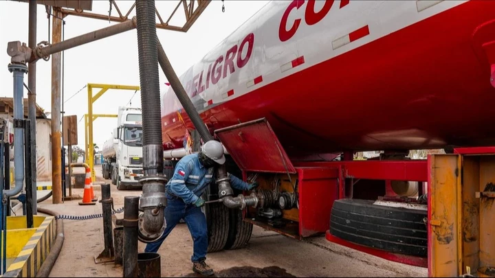 Aprehenden a funcionario de YPFB por presunto sobreprecio en compra de crudo