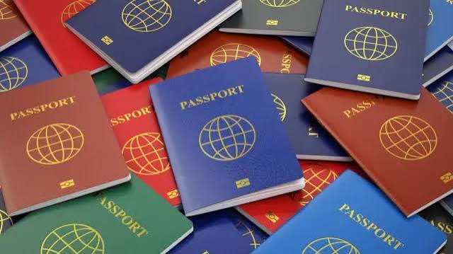 Hallan pasaportes en vivienda vinculada a investigación por reclutamiento para Rusia
