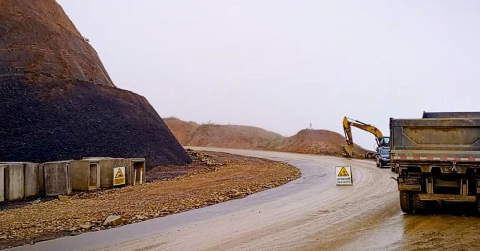 ABC alerta por derrame de aceite en la ruta Oruro-Cochabamba