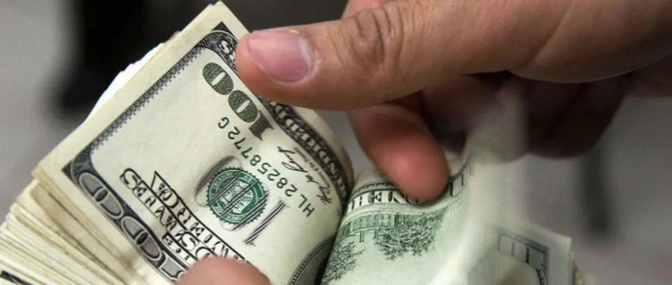Gremiales exigen medidas para controlar la fluctuación del dólar
