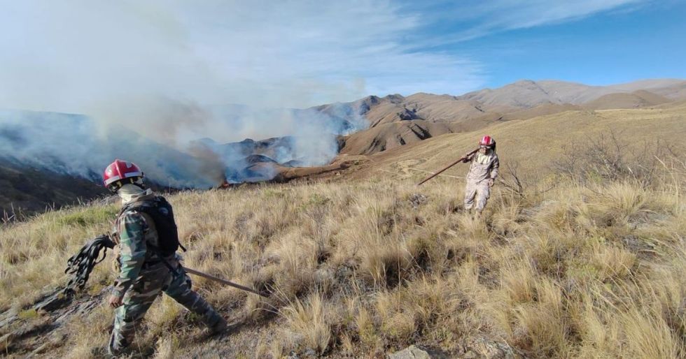 Gobierno reporta incendio controlado en Tarija tras tres días de combate