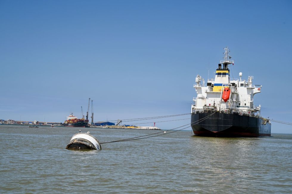 YPFB inicia descarga de diésel en Arica y moviliza 48 millones de litros hacia Bolivia