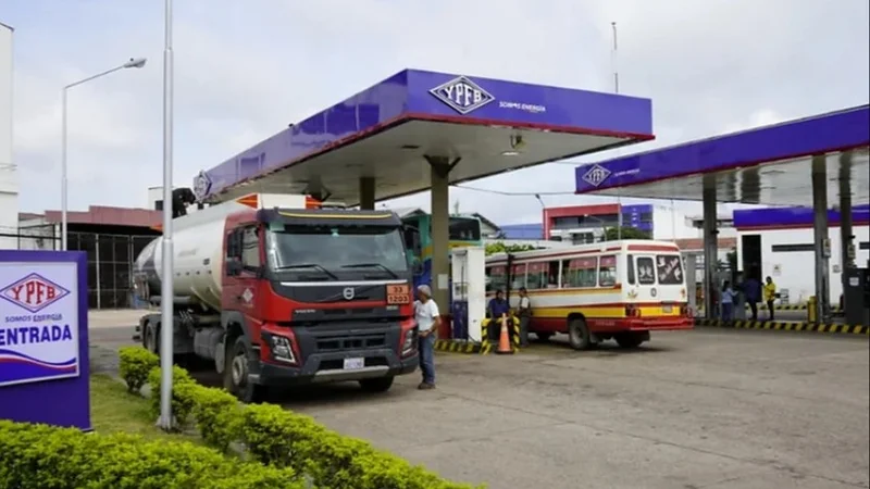 Gobierno mantiene congelados los precios de los combustibles por seis meses más