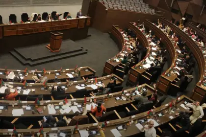 Diputados reinstala sesión para tratar créditos del BID por $us 540 millones