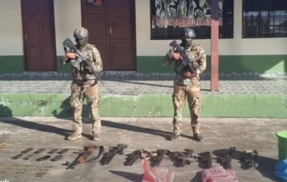 Operativo antidrogas en Villa Tunari termina con secuestro de armas y destrucción de fábricas de droga