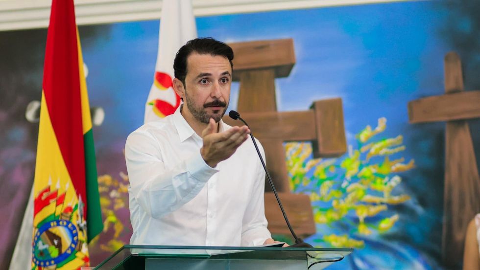 Velasco asegura que Santa Cruz solo recibe el 4% de los impuestos que genera