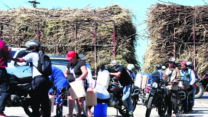 Escasez de diésel afecta la producción de pollo, arroz y caña de azúcar en Bolivia