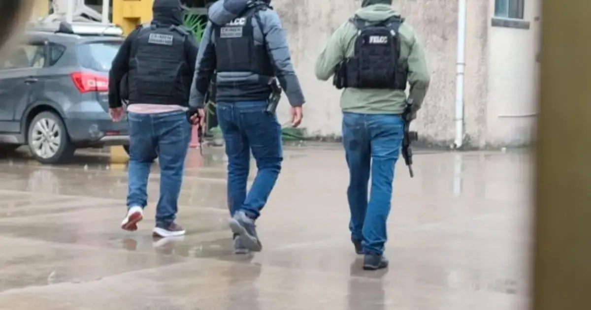 Arrestan a familiar de presunto reclutador investigado por envíos a Rusia