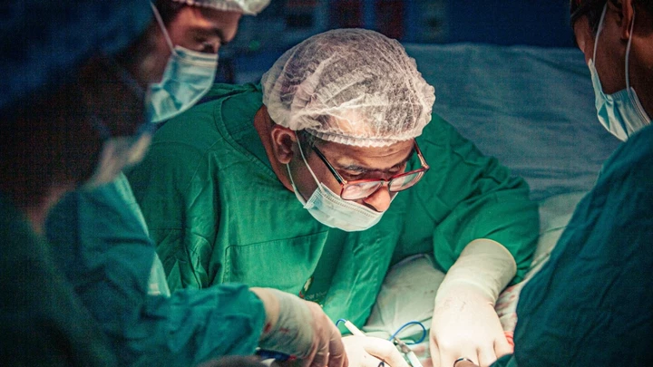 Médicos de Montero extirpan un tumor de 40 kilos a un paciente que permaneció años postrado