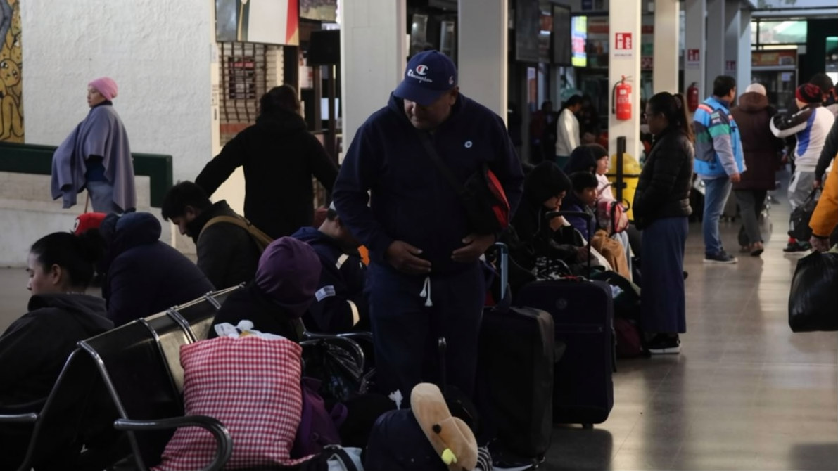 Aprehenden a madre de niña rescatada cuando intentaba viajar a Chile