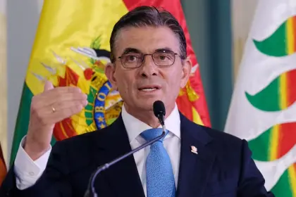 Gobierno limita los descuentos por planilla a servidores públicos y jubilados