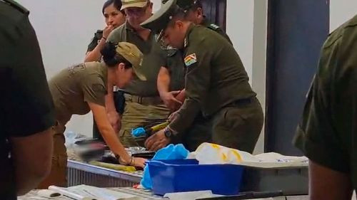Investigan hallazgo de armas de fuego en equipaje de pasajeros en Viru Viru