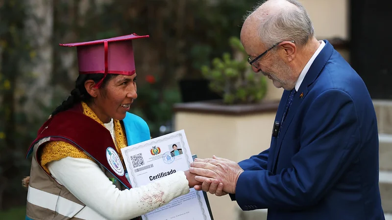 Recolectoras de material reciclable obtienen certificación que reconoce su labor