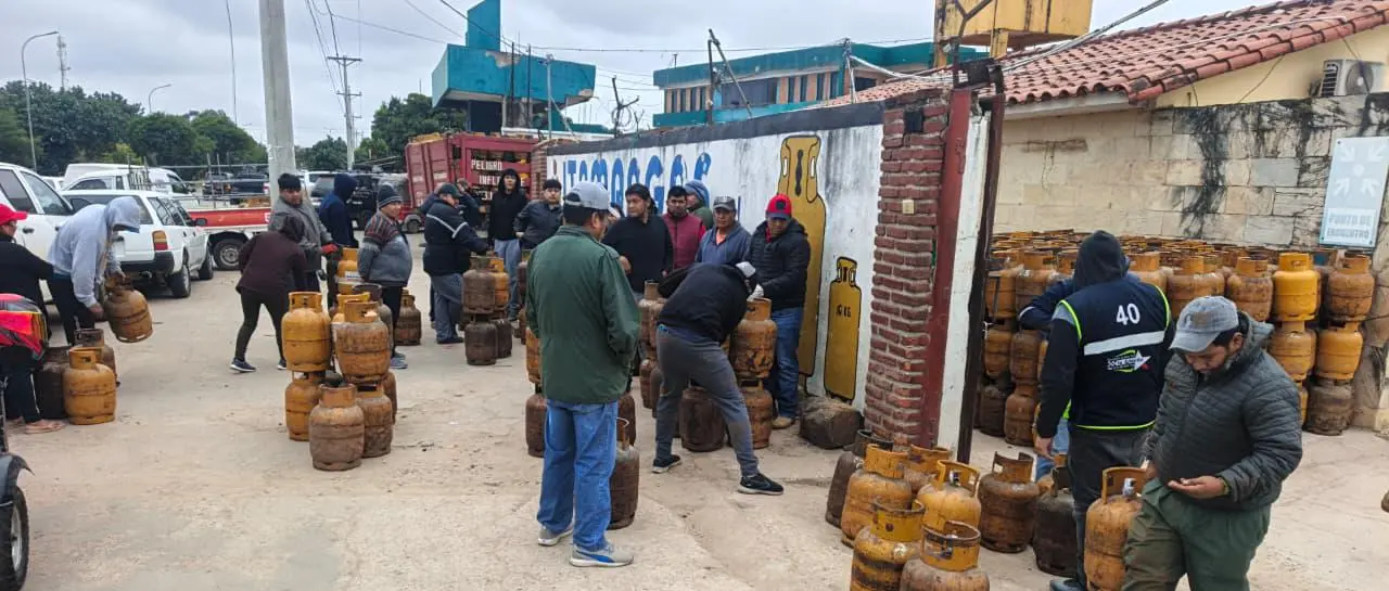 Filas por gas de garrafa en Santa Cruz ante denuncias de desabastecimiento