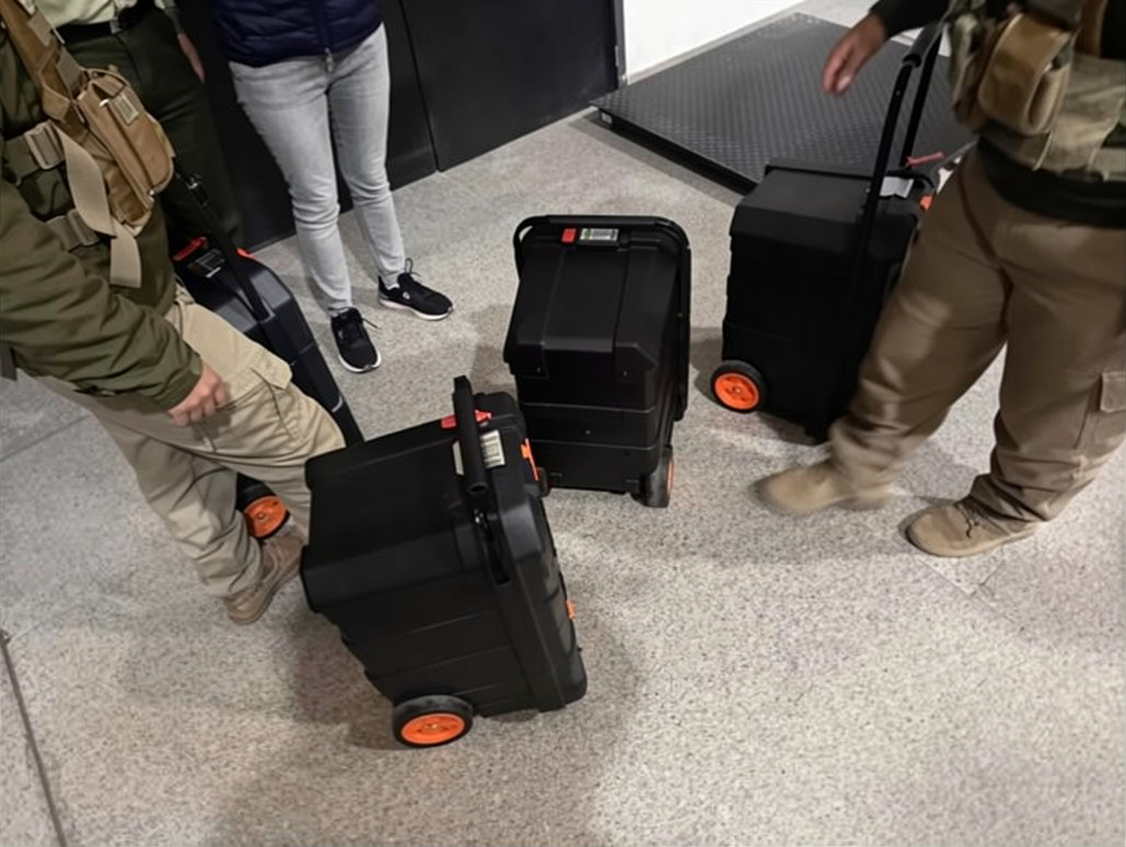 Hallan cuatro maletas con oro en el aeropuerto Viru Viru