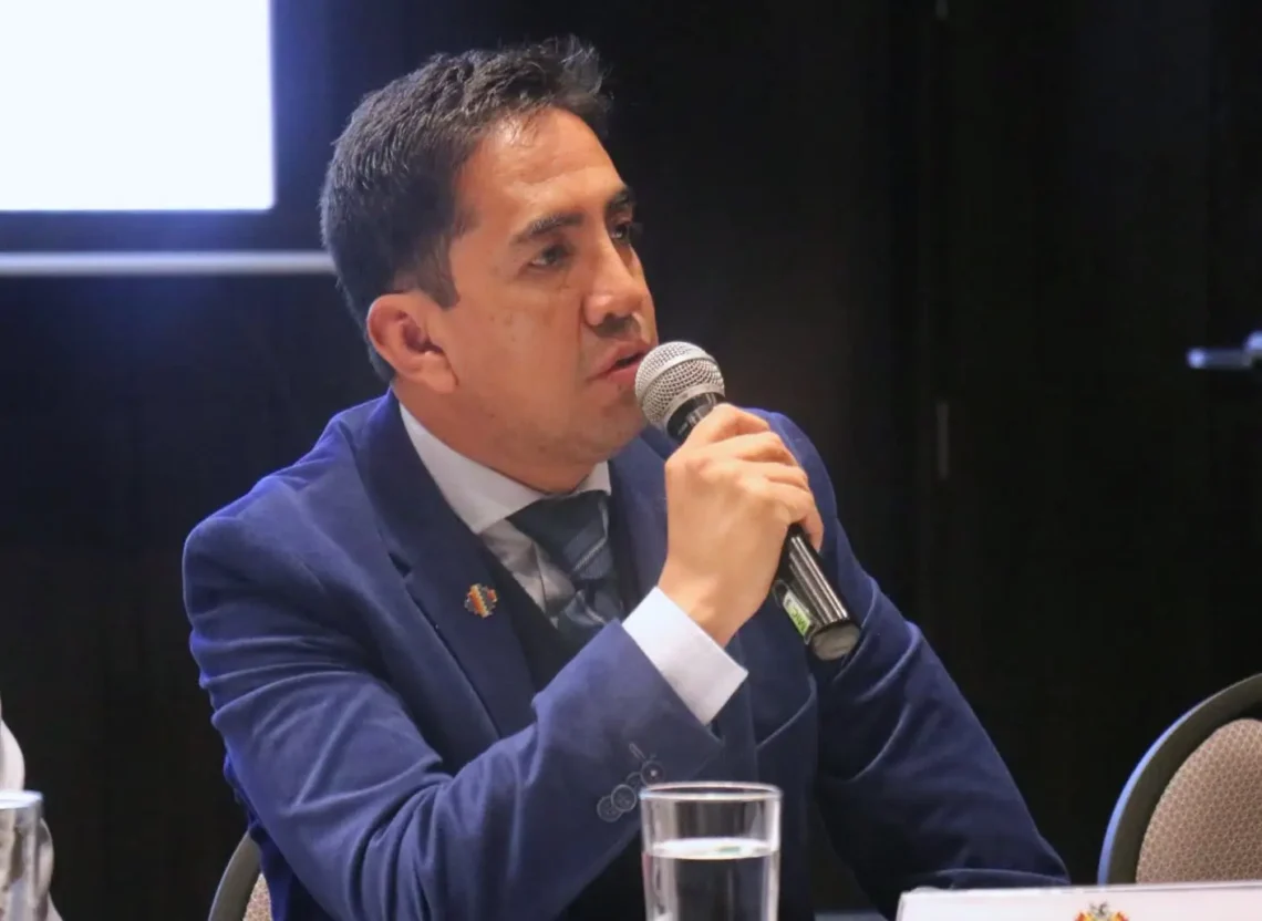 Ministro afirma que las bases decidirán sobre los aportes sindicales