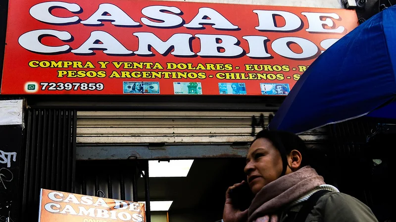 Gobierno anuncia controles a casas de cambio para supervisar el precio del dólar