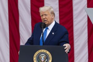 Trump da a Irán una última oportunidad para alcanzar un acuerdo de paz