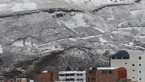 Nevadas cubren Oruro y Potosí y activan medidas preventivas