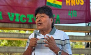 Evo Morales cuestiona a Rodrigo Paz por postura del comandante policial