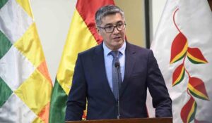 Documento registra Bs 50.000 por vagoneta de Espinoza; ministro asegura que pagó Bs 350.000