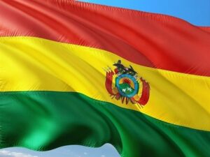 De una bandera verde y roja a la tricolor: así cambió el símbolo de Bolivia