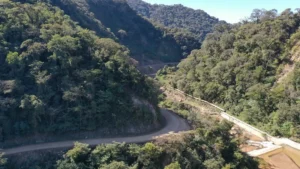 Carreteras presentan cierres y restricciones por el feriado patrio