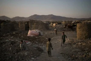 Un millón de niños podrían morir por desnutrición en Afganistán, alerta Unicef