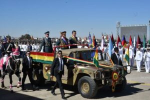 Presidente Rodrigo Paz participa en el aniversario de las Fuerzas Armadas