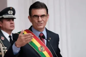 Gremiales plantean cambios en el gabinete de ministros de Rodrigo Paz