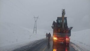Cierran tramo hacia los Yungas por intensas nevadas
