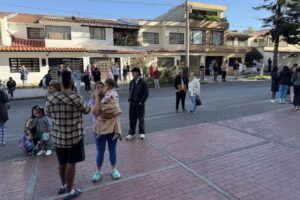 Al menos 18 muertos tras terremoto de magnitud 7,4 en Colombia
