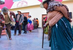 Adultos mayores alertan sobre el impacto de la pobreza y el abandono en Bolivia