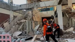 Indonesia eleva a 68 los muertos y 213 los heridos por el terremoto de Flores