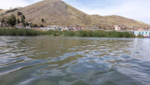 Expertos advierten que El Niño podría agravar la crisis del lago Titicaca
