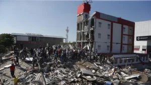 Al menos 20 edificios colapsan en Cali tras terremoto de magnitud 7,4
