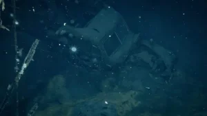Encuentran un auto de 1941 dentro de un portaaviones hundido hace más de 80 años
