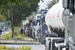 YPFB prevé terminar las filas por gasolina en dos o tres días