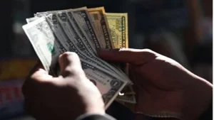 Dólar oficial alcanza nuevo máximo y se cotiza en Bs 12,26