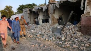 Ataque contra complejo policial deja 17 muertos y 73 heridos en Pakistán