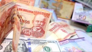 Dólar oficial sube a Bs 12,12 y se acerca al máximo registrado en julio
