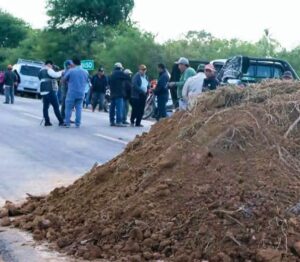 Productores instalan bloqueos en Santa Cruz y exigen abrogar el DS 5676